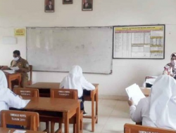 Soal Akidah Akhlak kelas 8 semester 2 Tentang  Adab Seorang Muslim Terhadap Orang Tua dan Guru