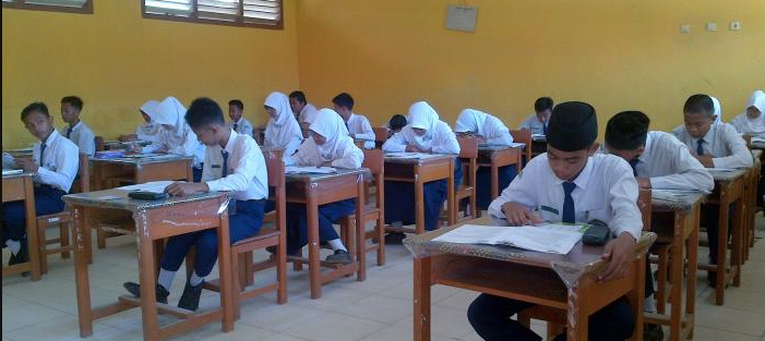 Soal Bahasa Indonesia kelas 7 semester 2 Tentang Puisi Rakyat