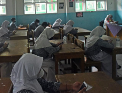 Soal Bahasa Indonesia kelas 9 semester 1 Tentang Menyusun Cerita Pendek