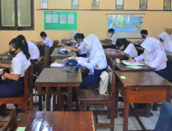 Soal Bahasa Indonesia kelas 9 semester 2 Tentang Memberi Tanggapan dengan Santun