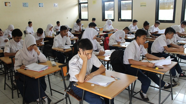 Soal Prakarya kelas 9 semester 2 Tentang Kerajinan Berbasis Media Campuran